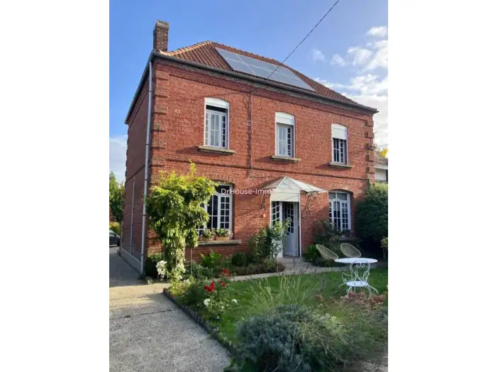 Maison 6 pièces de 150 m² - Béthune (62400)