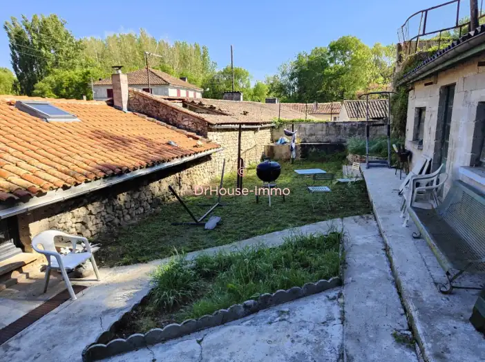 Maison 5 pièces de 105 m² - Saint-Brice (16100)