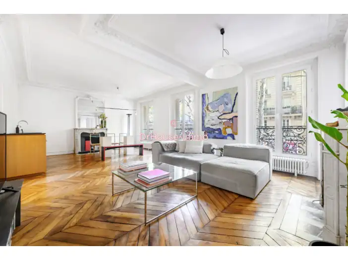 Appartement 3 pièces de 79 m² - Paris (75010)