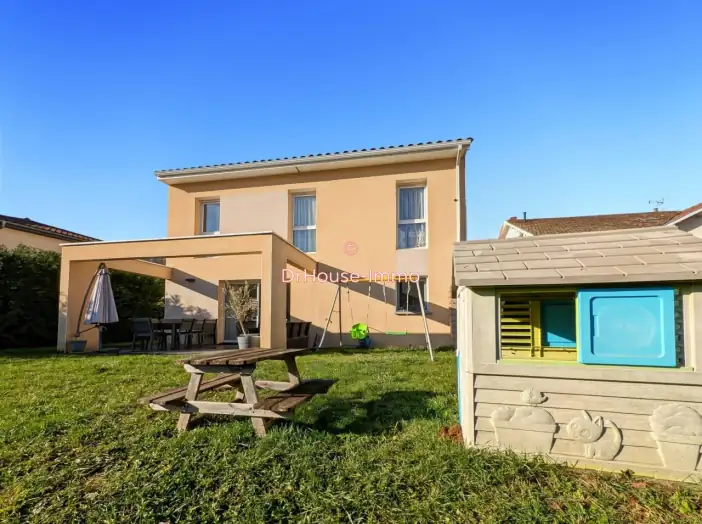 Maison 5 pièces de 100 m² - Liergues (69400)