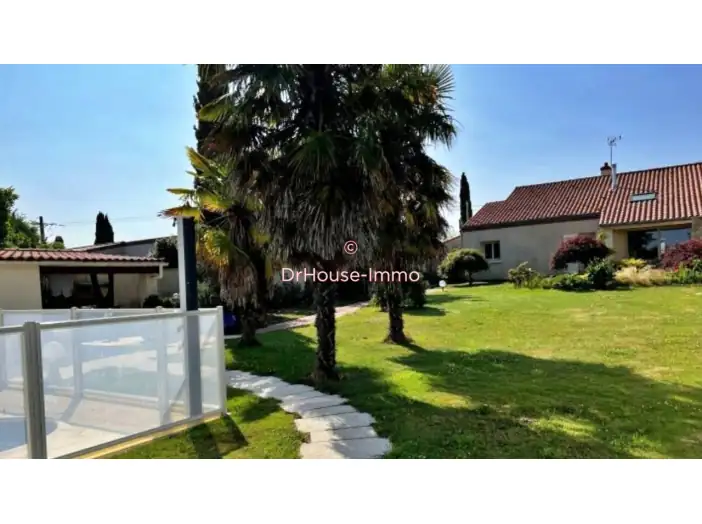 Maison 5 pièces de 152 m² - Saint-Macaire-en-Mauges (49450)