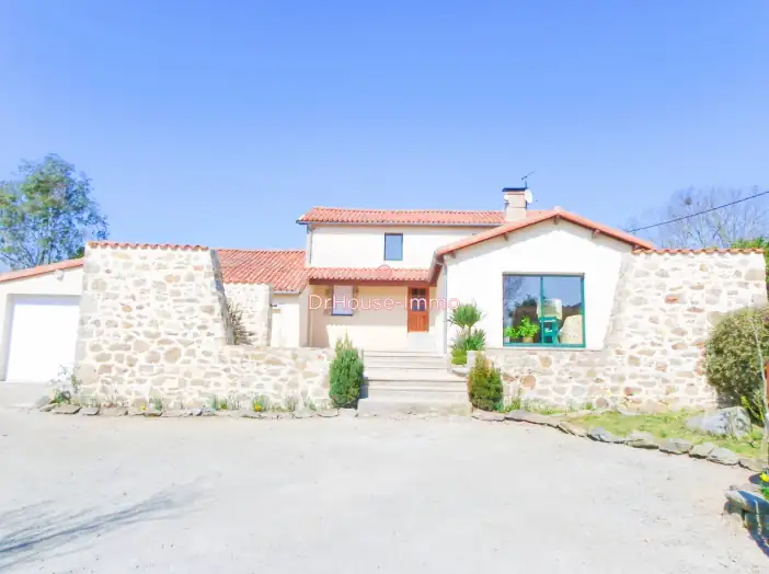 Maison 5 pièces de 139 m² - Bressuire (79300)