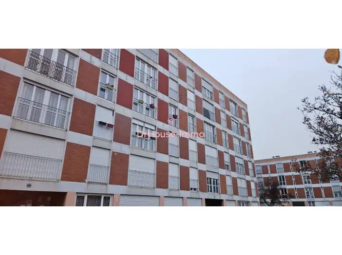 Appartement 6 pièces de 105 m² - Saint-André-les-Vergers (10120)