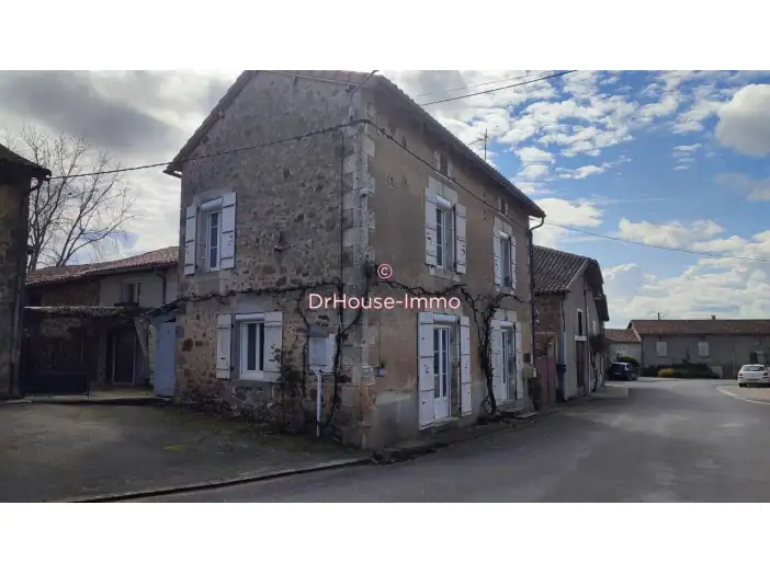 Maison 6 pièces de 154 m² - Brillac (16500)