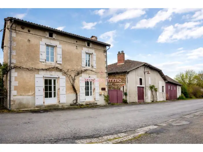 Maison 6 pièces de 154 m² - Brillac (16500)