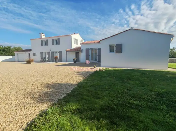 Maison 7 pièces de 184 m² - Puyravault (85450)