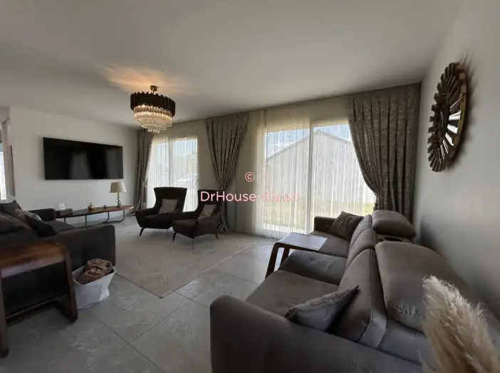 Maison 5 pièces de 150 m² - Pannes (45700)