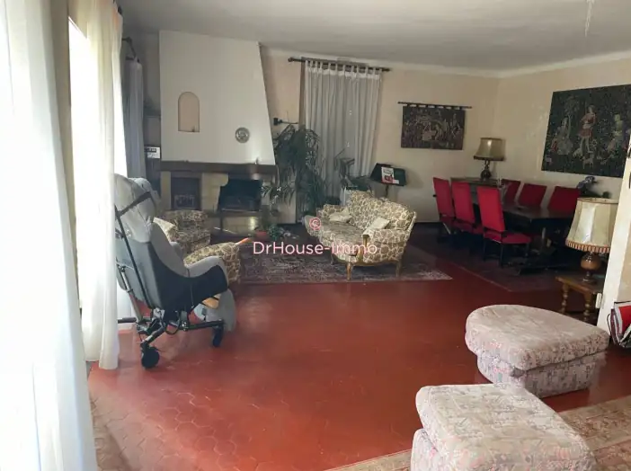 Appartement 7 pièces de 225 m² - Alès (30100)