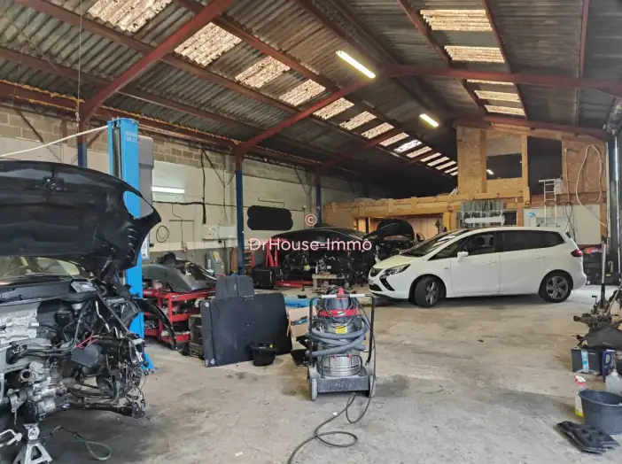 Commerce 8 pièces de 700 m² - L'Isle-d'Espagnac (16340)