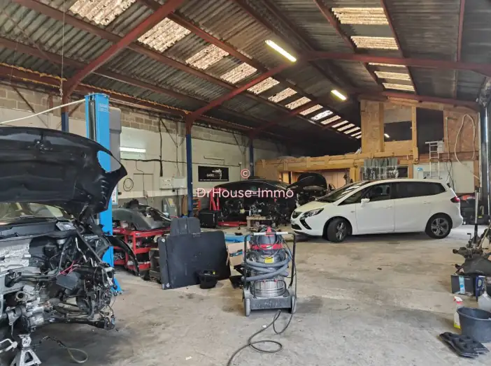 Commerce 8 pièces de 700 m² - L'Isle-d'Espagnac (16340)