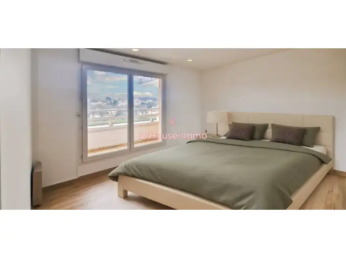 Appartement 5 pièces de 106 m² - Corbeil-Essonnes (91100)