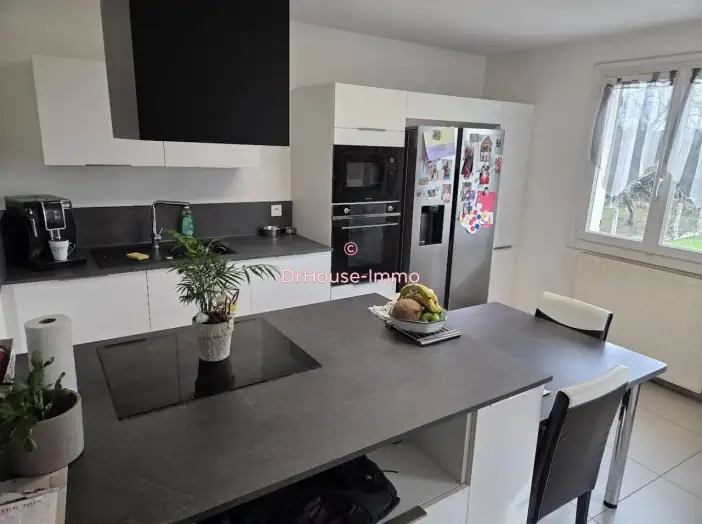 Maison 6 pièces de 168 m² - Creuzier-le-Vieux (03300)