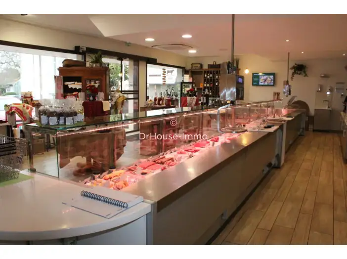 Commerce 11 pièces de 300 m² - Chabanais (16150)