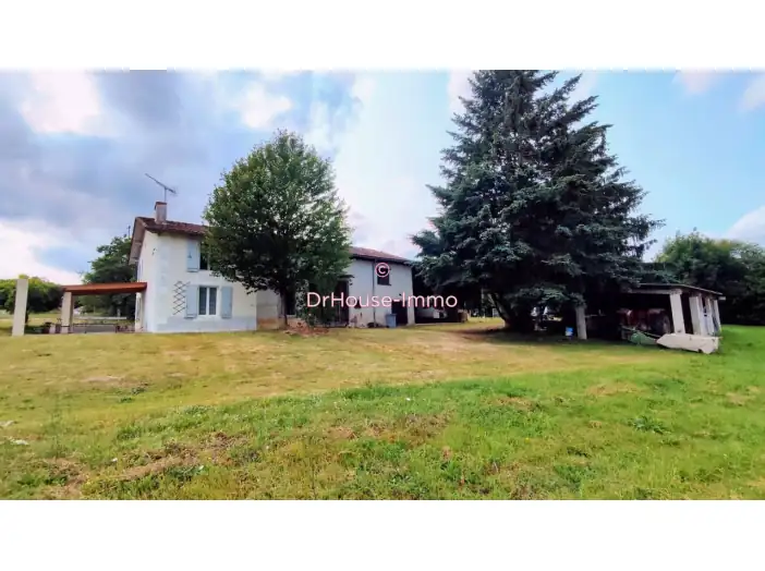 Maison 6 pièces de 100 m² - Confolens (16500)