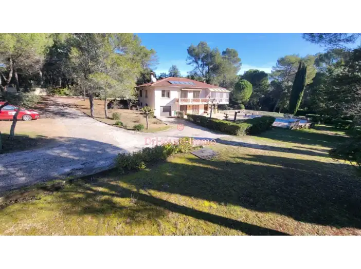 Maison 8 pièces de 204 m² - Brignoles (83170)