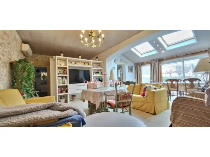 Maison 4 pièces de 133 m² - Nîmes (30000)