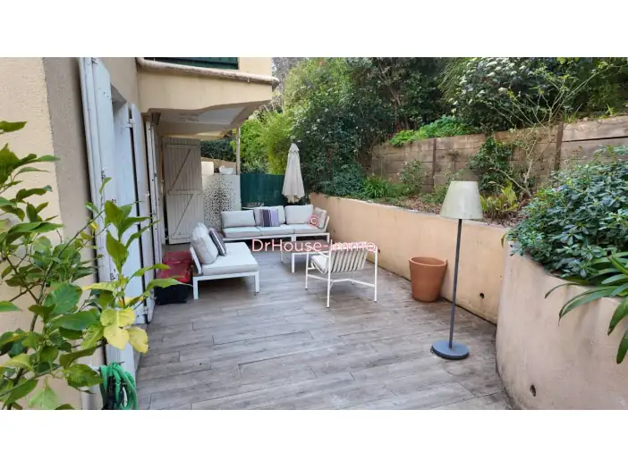 Appartement 2 pièces de 53 m² - Toulon (83000)