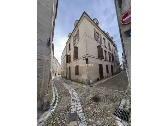 Immeuble 10 pièces de 210 m² - Périgueux (24000)