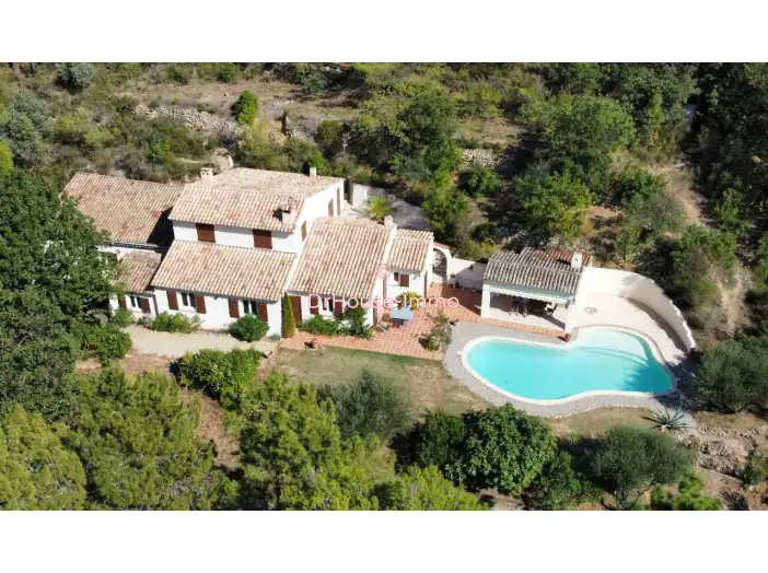 Maison 7 pièces de 167 m² - Salernes (83690)