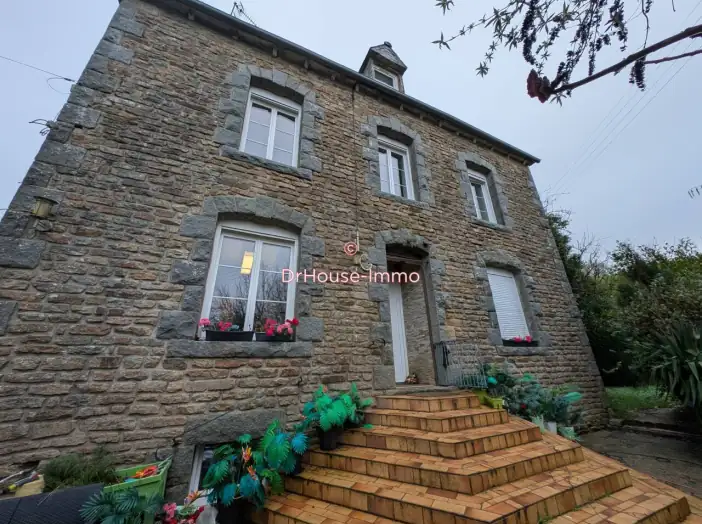 Maison 7 pièces de 133 m² - Saint-Gilles-du-Mené (22330)