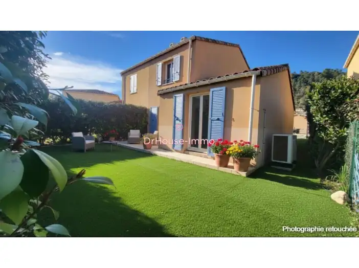 Maison 4 pièces de 85 m² - Le Luc (83340)