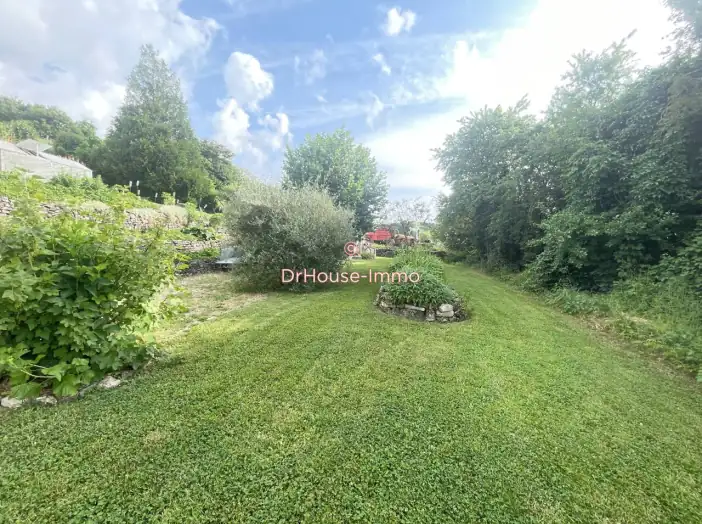 Maison 8 pièces de 212 m² - Contrexéville (88140)