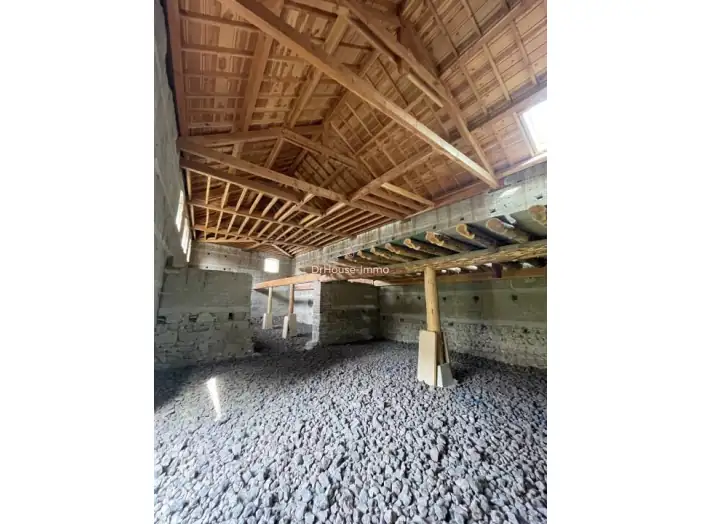 Maison 2 pièces de 280 m² - Champdieu (42600)