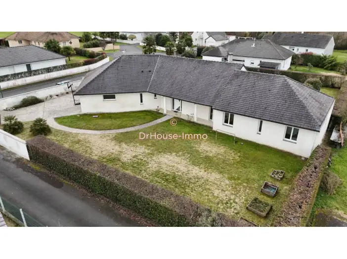 Maison 4 pièces de 200 m² - Ousse (64320)