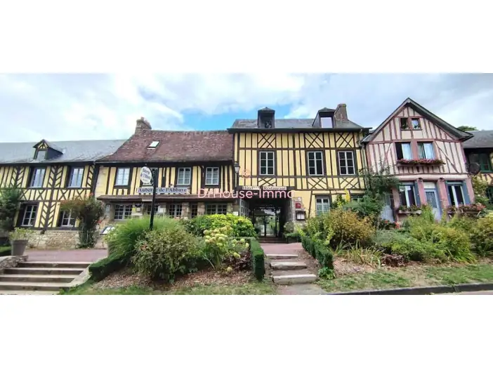 Hôtel particulier 18 pièces de 800 m² - Le Bec-Hellouin (27800)