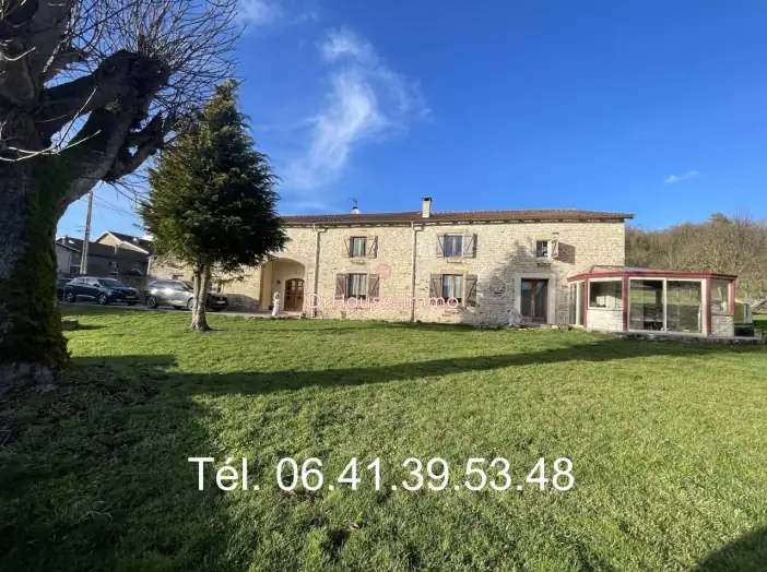 Maison 7 pièces de 237 m² - Mirecourt (88500)