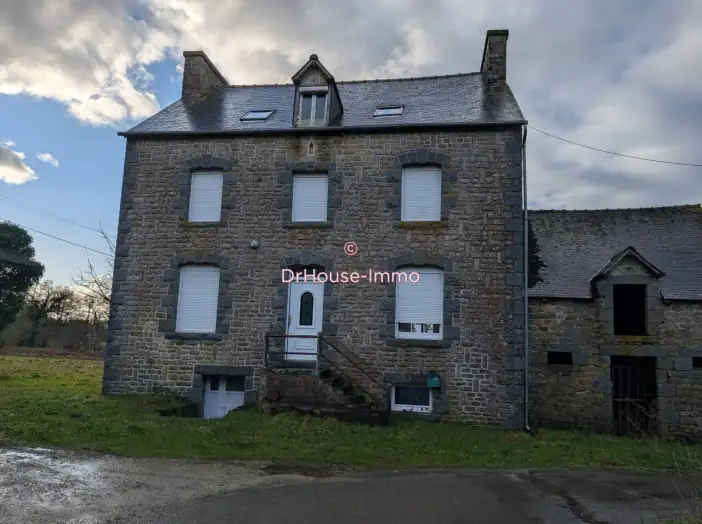 Maison 2 pièces de 149 m² - Saint-Gilles-du-Mené (22330)