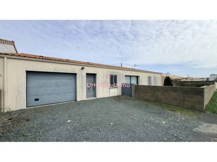 Maison 8 pièces de 155 m² - Villiers-en-Plaine (79160)