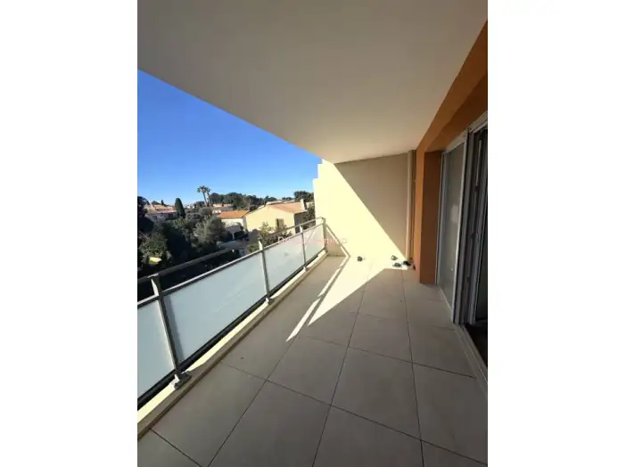 Appartement 3 pièces de 62 m² - Six-Fours-les-Plages (83140)