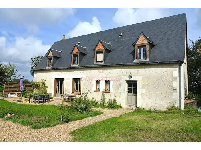 Maison 4 pièces de 157 m² - Cléré-les-Pins (37340)