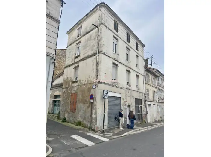 Immeuble 15 pièces de 380 m² - Angoulême (16000)