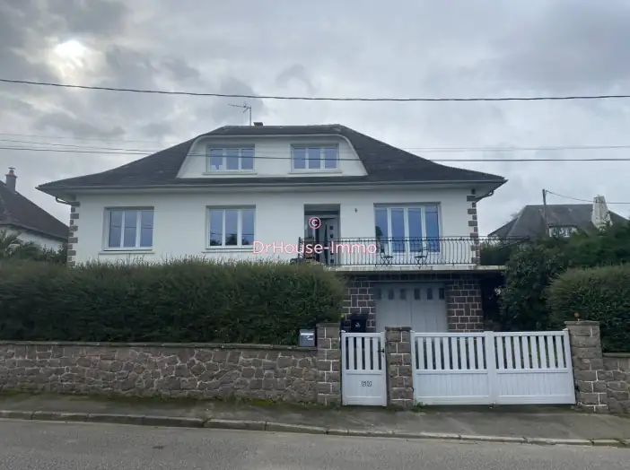 Maison 8 pièces de 208 m² - Cherbourg-en-Cotentin (50120)