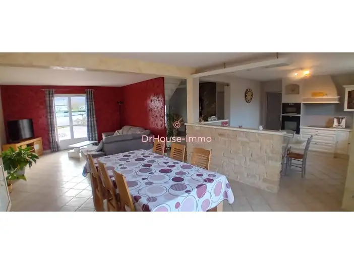 Maison 6 pièces de 149 m² - Savigné-sur-Lathan (37340)