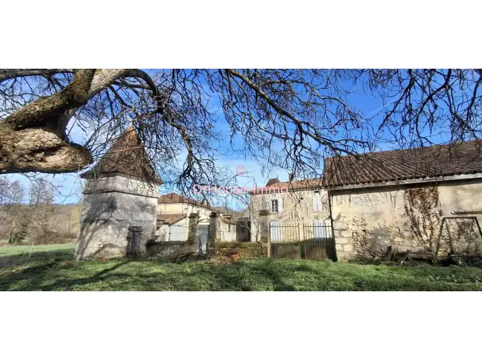 Maison 7 pièces de 220 m² - Mareuil (24340)