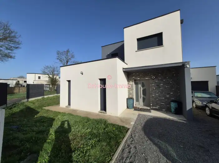 Maison 7 pièces de 140 m² - Bain-de-Bretagne (35470)