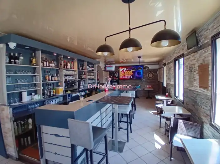 Commerce de 300 m² - Cagnes-sur-Mer (06800)