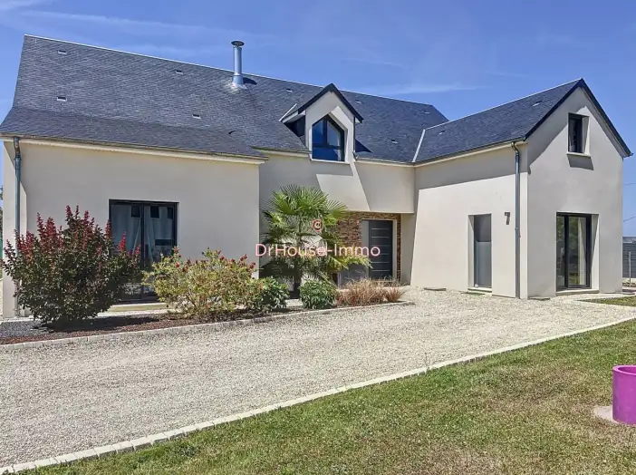 Maison 9 pièces de 248 m² - Château-la-Vallière (37330)