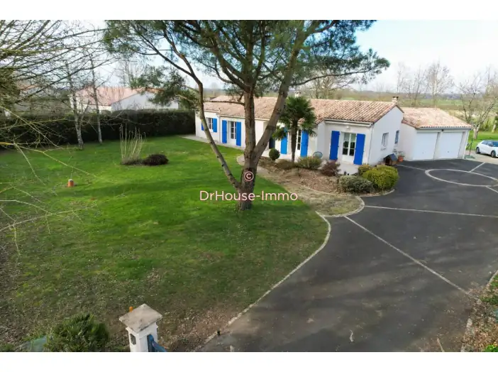 Maison 6 pièces de 130 m² - Azay-le-Brûlé (79400)