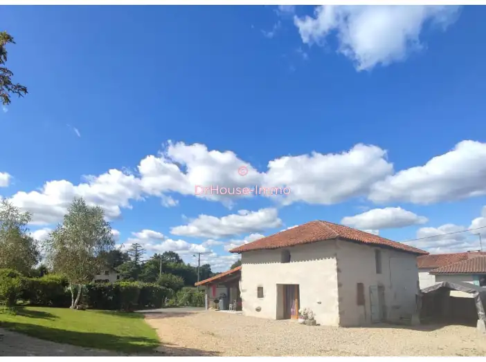 Maison 6 pièces de 125 m² - Lesterps (16420)