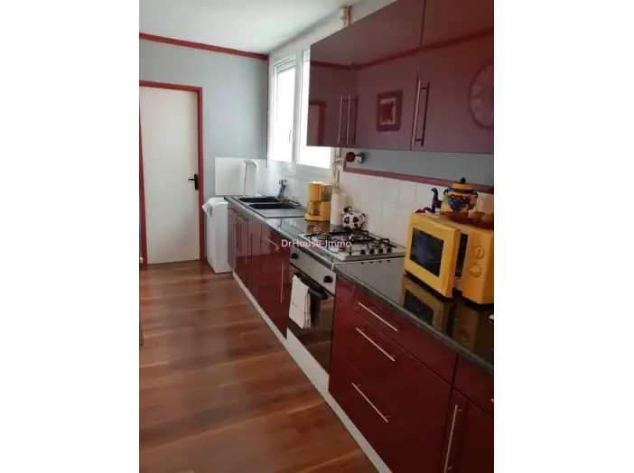 Appartement 4 pièces de 67 m² - Landivisiau (29400)