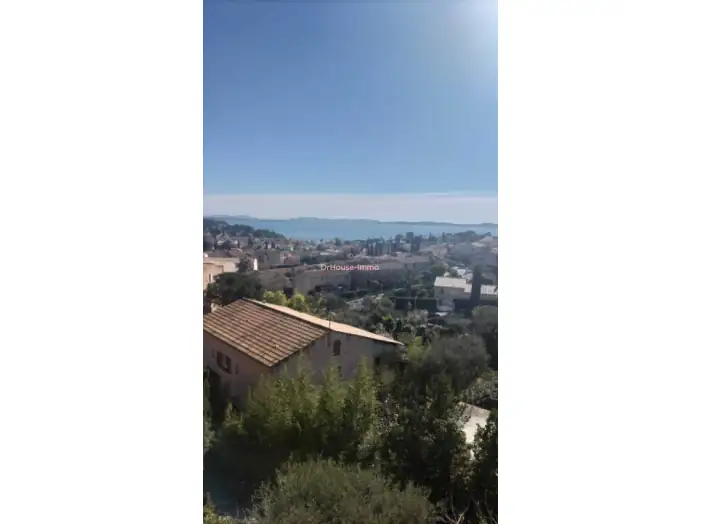 Appartement 3 pièces de 68 m² - Carqueiranne (83320)