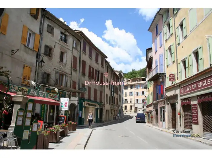 Commerce 4 pièces de 86 m² - Castellane (04120)