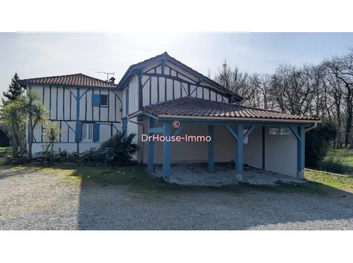 Maison 7 pièces de 240 m² - Saugnac-et-Cambran (40180)