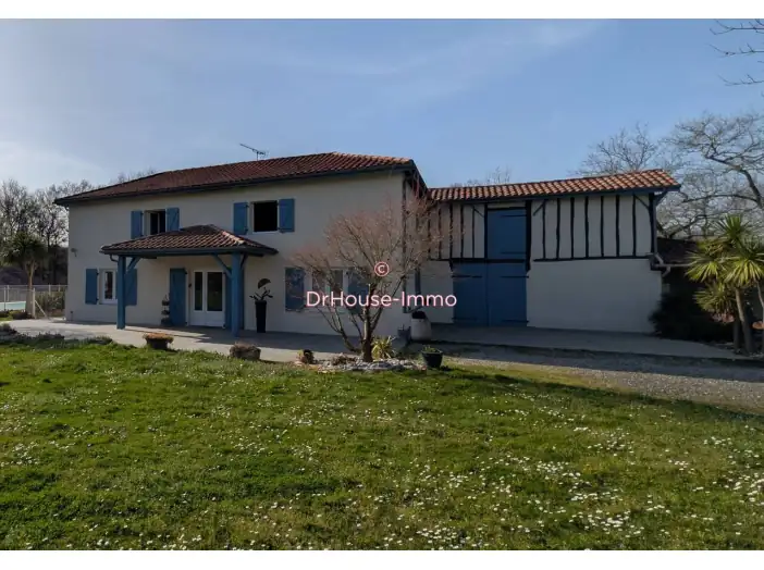 Maison 7 pièces de 240 m² - Saugnac-et-Cambran (40180)