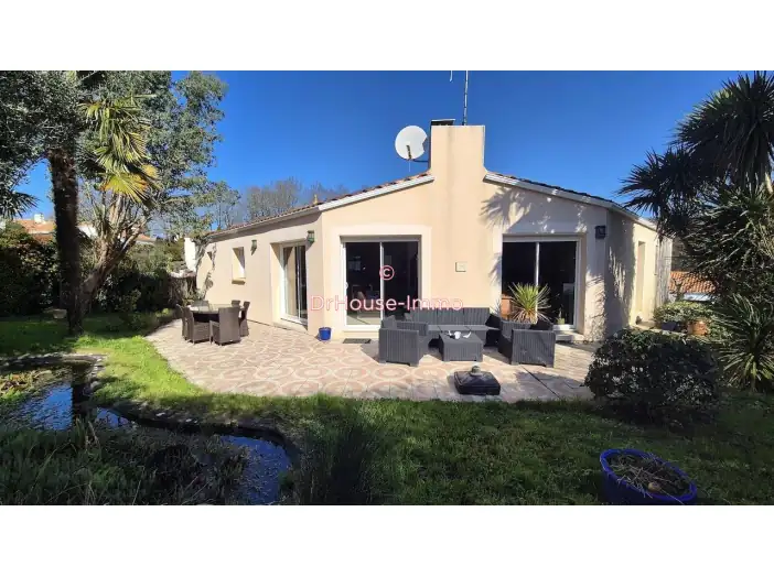 Maison 8 pièces de 204 m² - Talmont-Saint-Hilaire (85440)