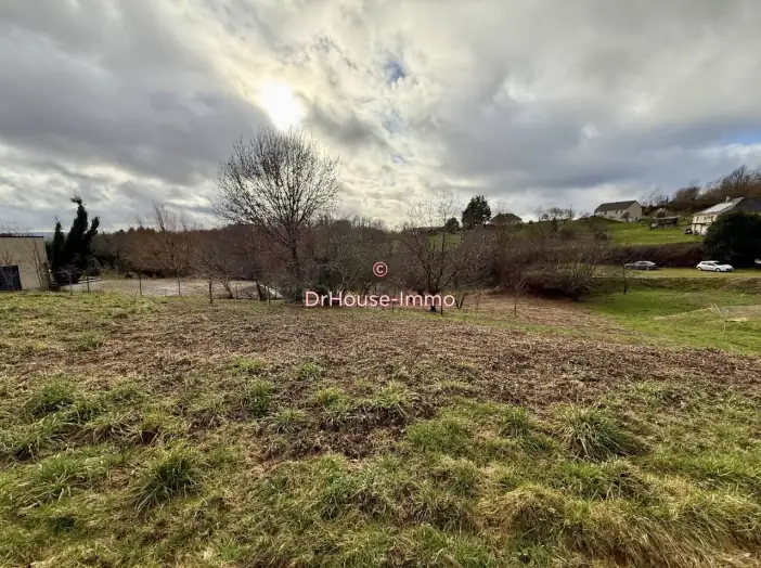 Terrain de 1 590 m² - Saint-Hilaire-Peyroux (19560)